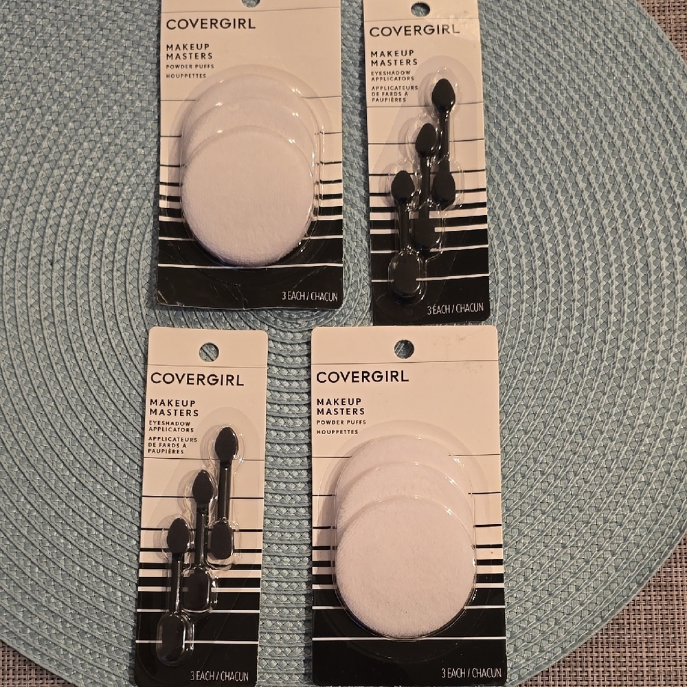COVERGIRL BRAND WOMEN'S MAKEUP POWDER PUFFS AND EYESHADOW APPLICATORS BUNDLE